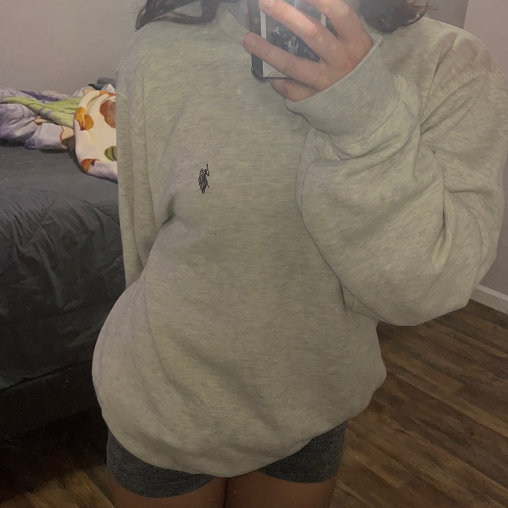 Today I’m offering a vintage oversized polo sweatshirt!!